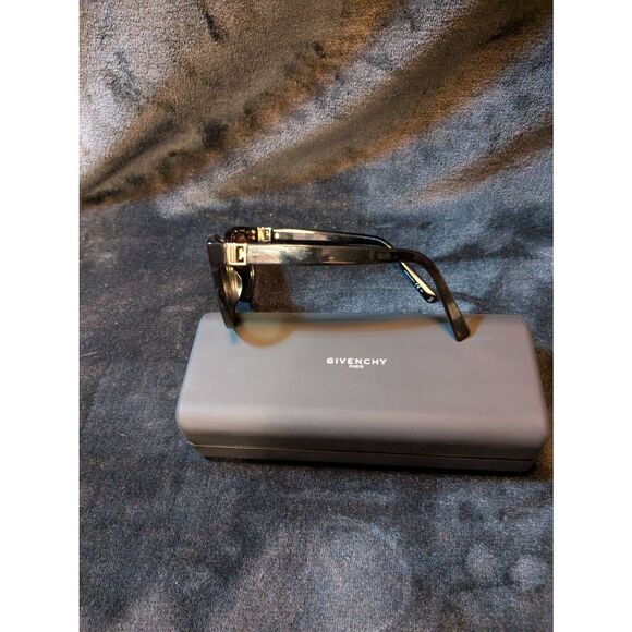 Gavenchy prescription sunglasses near sighted. - Picture 5 of 13